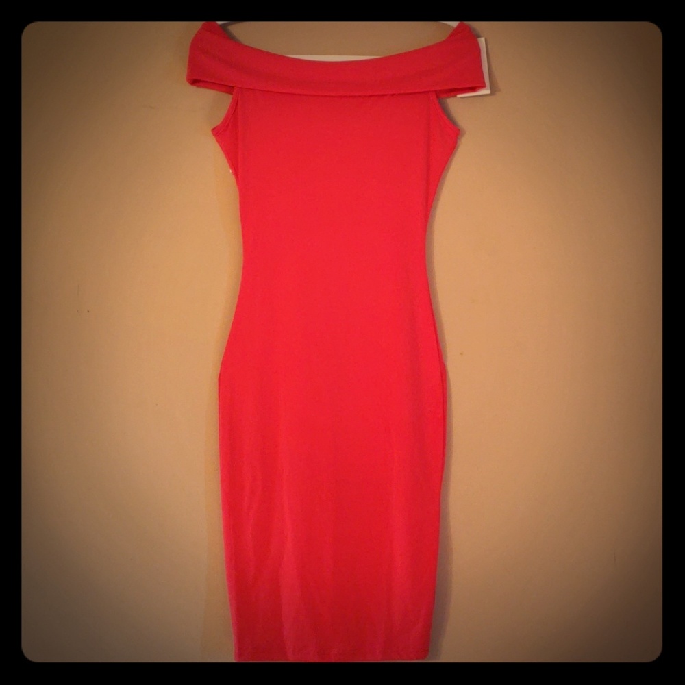 BRAND NEW Red short sleeve bodycon dress